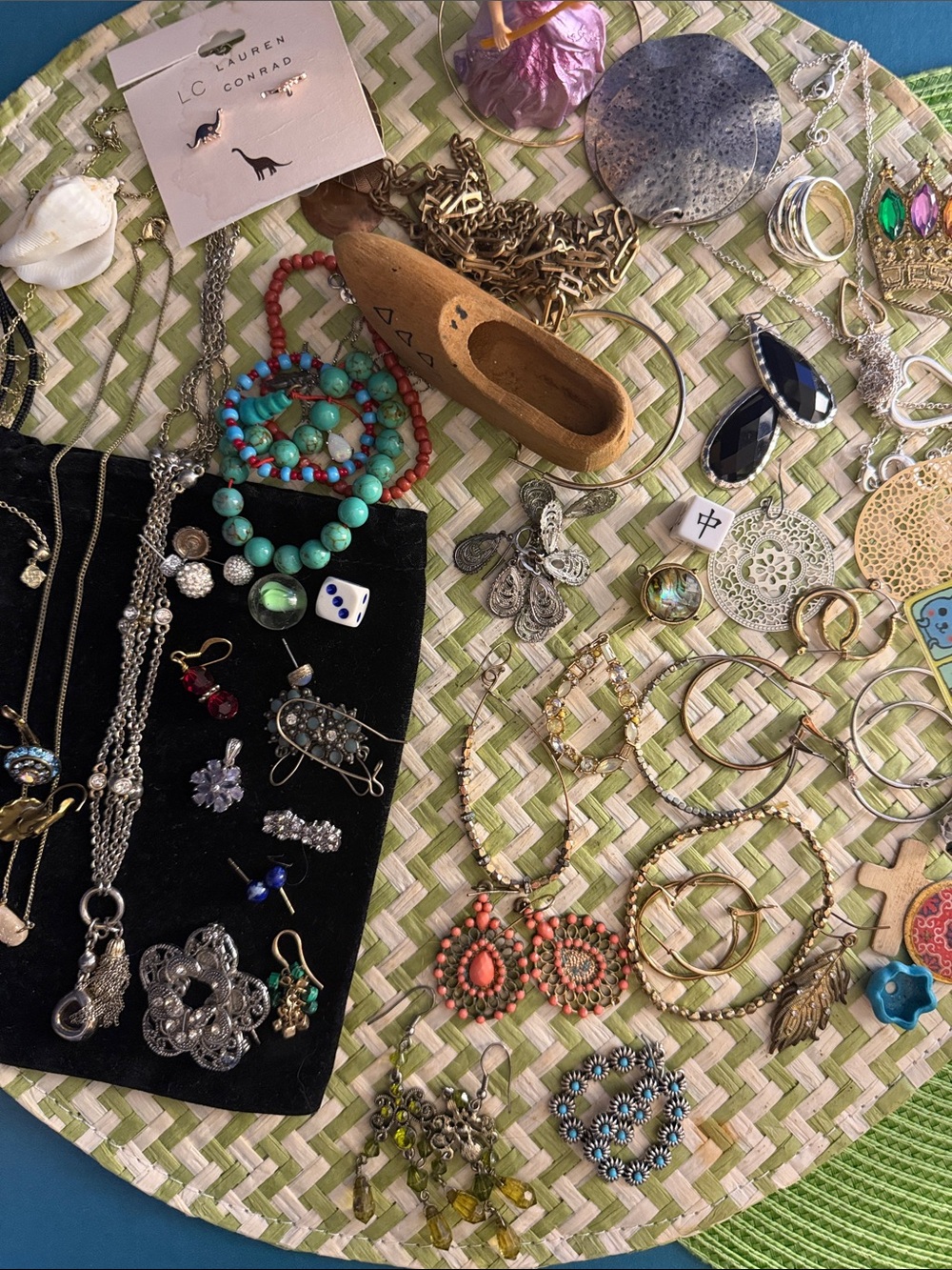 1.5 Oz of miscellaneous Jewerly for projects and some easily repaired items